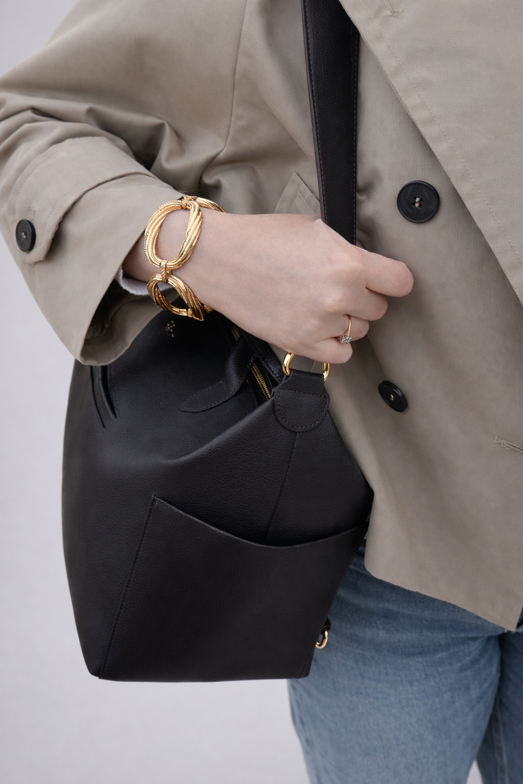 À l'épaule - Un porté fluide et naturel